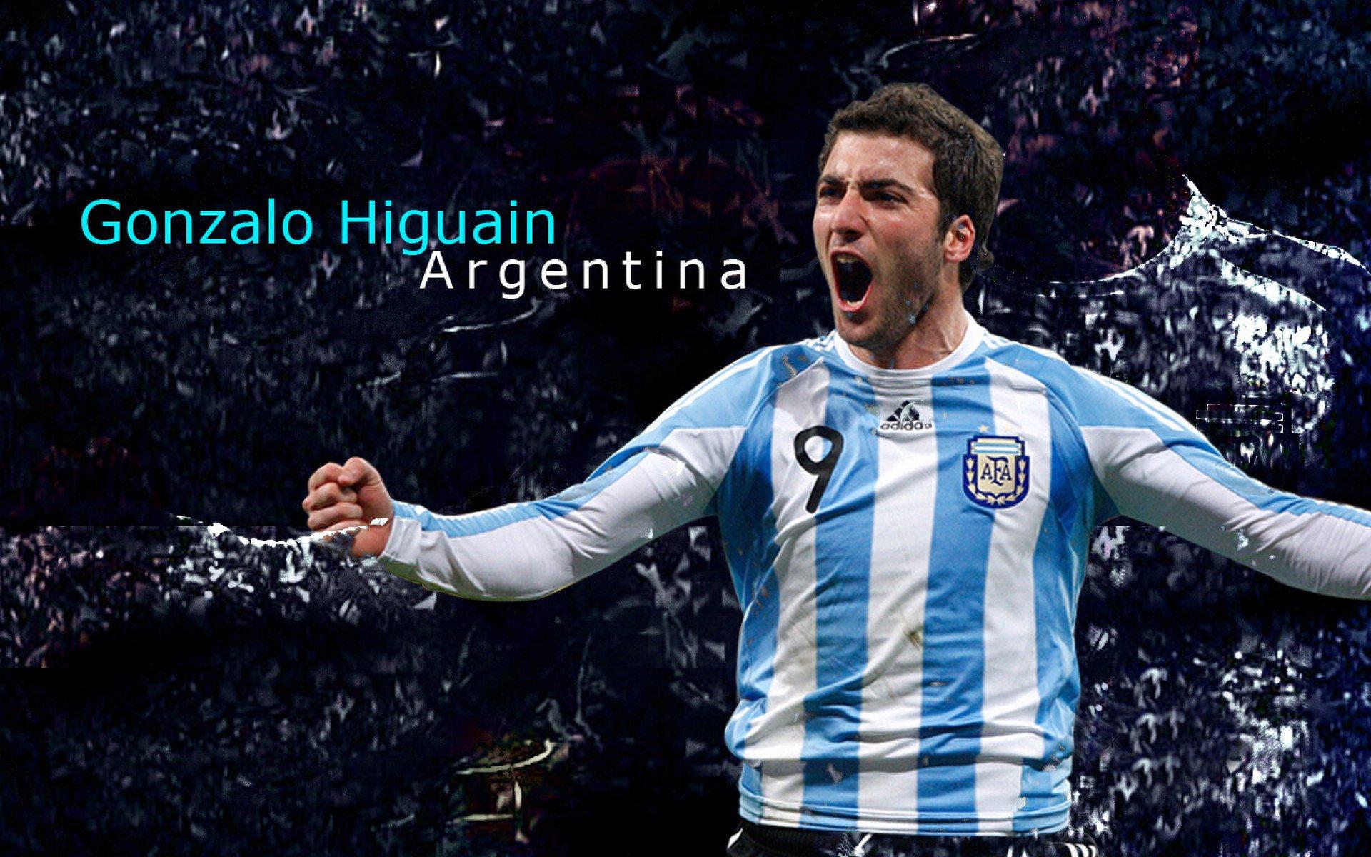 震撼！那不勒斯夺冠夜，数千球迷冲进罗马主场 全城疯狂放烟花