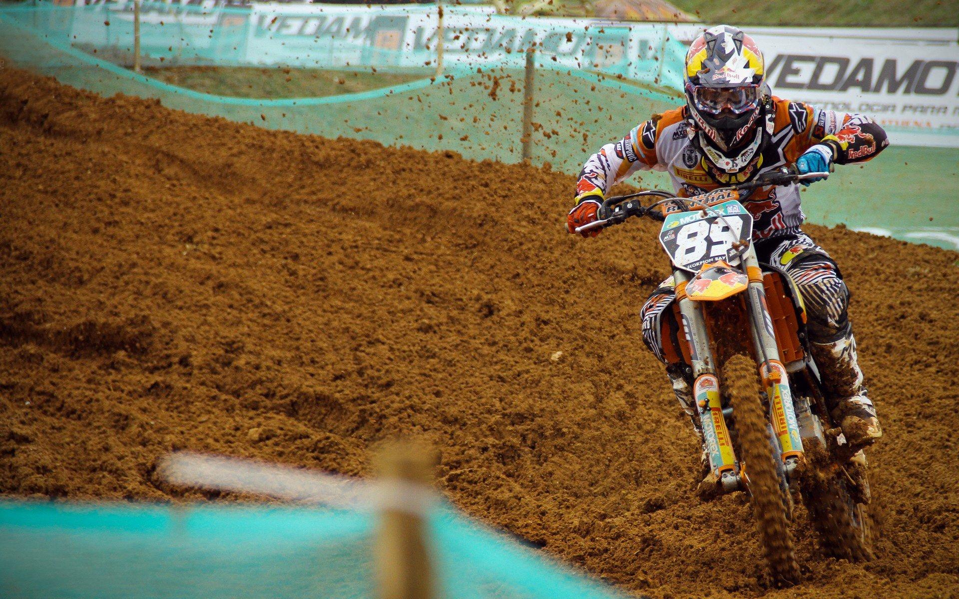 体育精神遭质疑！中国格斗选手认输后伊朗选手追加攻击引争议