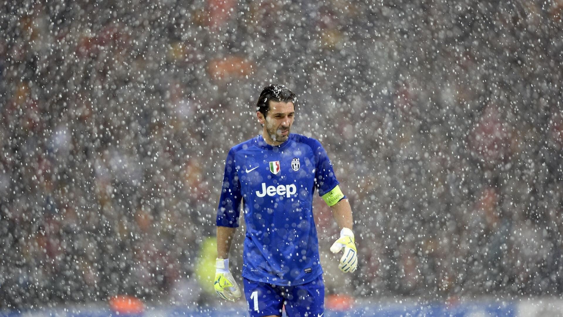 赛场奇观!篮球赛惊现排球大战,观众惊呼,哎喂!这画风不对啊!