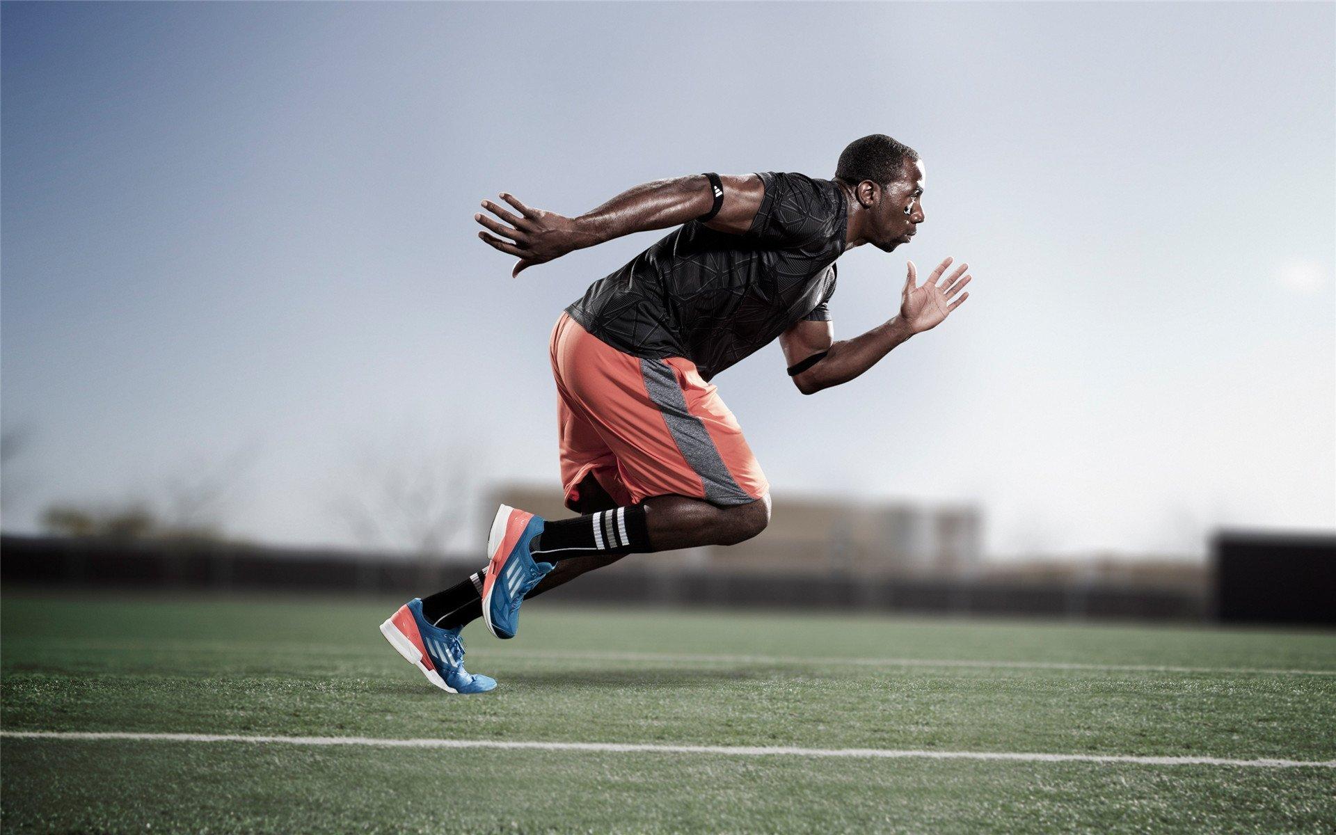 微笑人物志—偶像篇01，跨越时代的体育精神传承，新一代偶像如何以微笑改写赛场定义